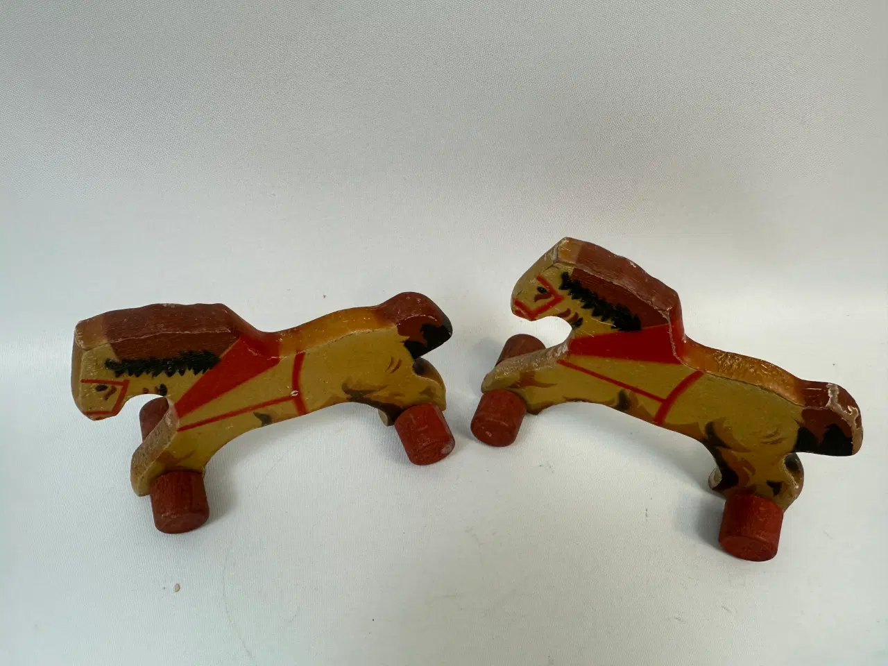 Billede 5 - 2 stk. vintage heste på hjul i træ