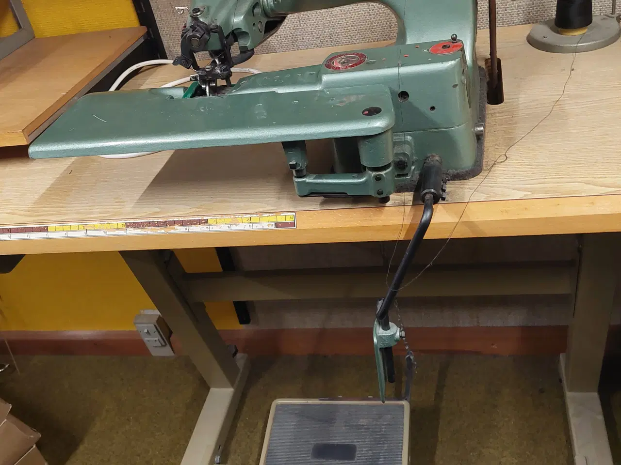 Billede 1 - God symaskine fra nedlagt skrædderværksted 