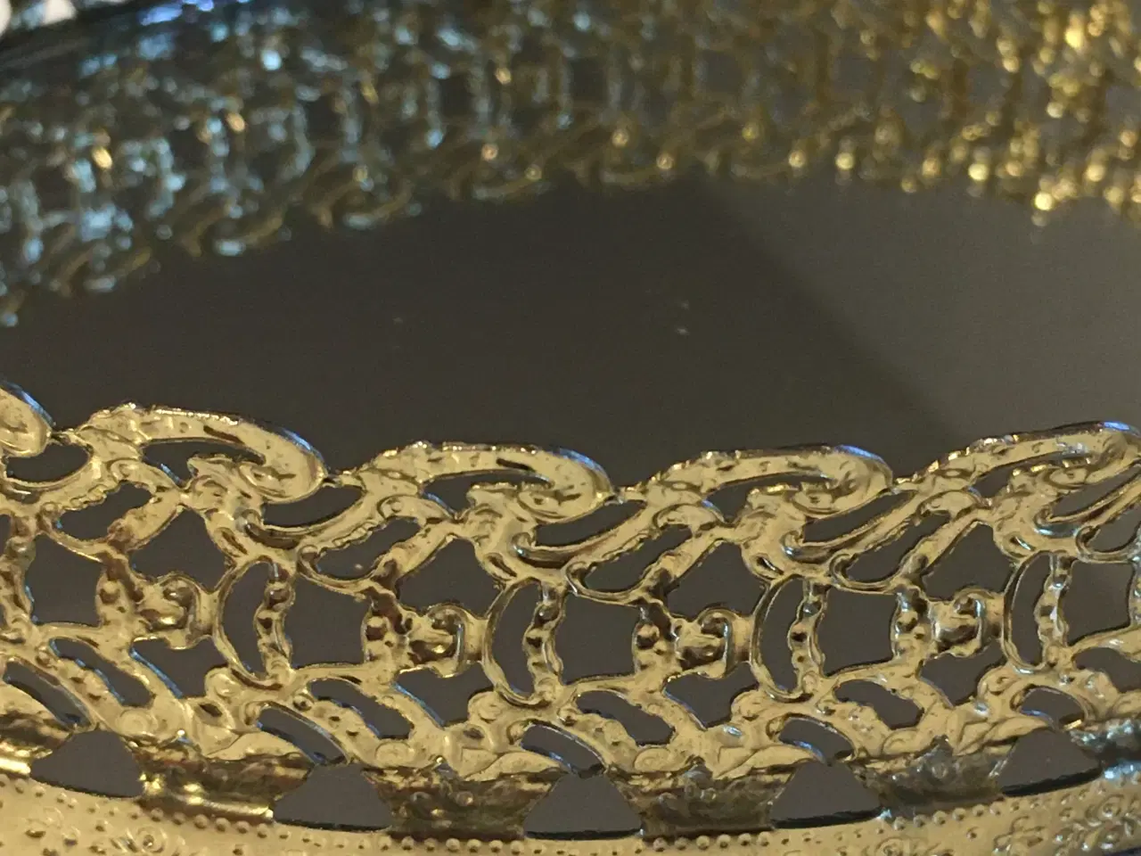 Billede 2 - Spejlbakke med guld kant