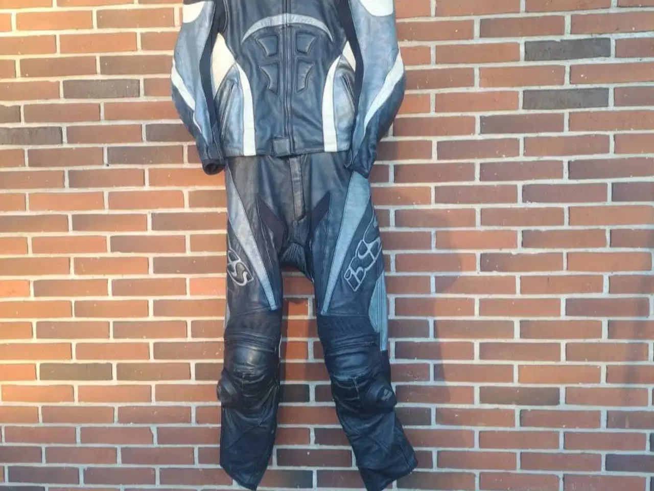 Billede 1 - IXS læder motorcykel 2 delt dragt.