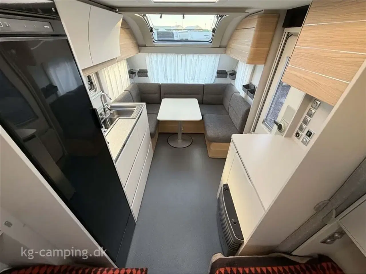 Billede 4 - 2021 - Adria Adora 572 UT   Flot enkeltsengsvogn med mover og soltelt. Velholdt og mulighed for nedvejning til 1700 KG