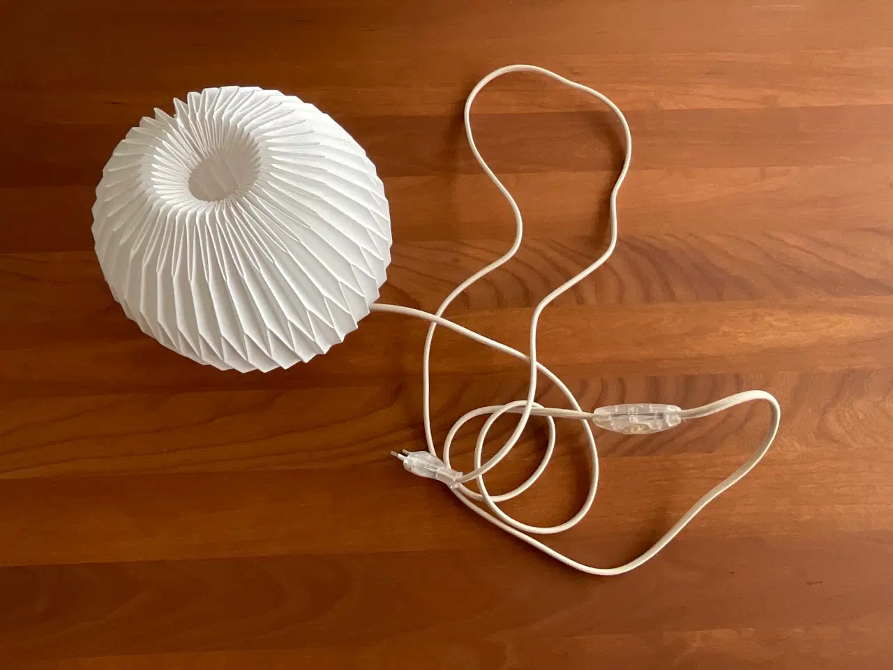 Billede 3 - Le Klint bordlampe, lys eg med papirskærm