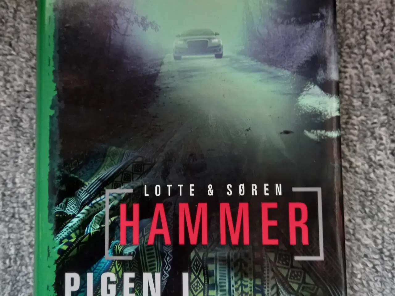 Billede 1 - Pigen i satans mose - Lotte og Søren Hammer