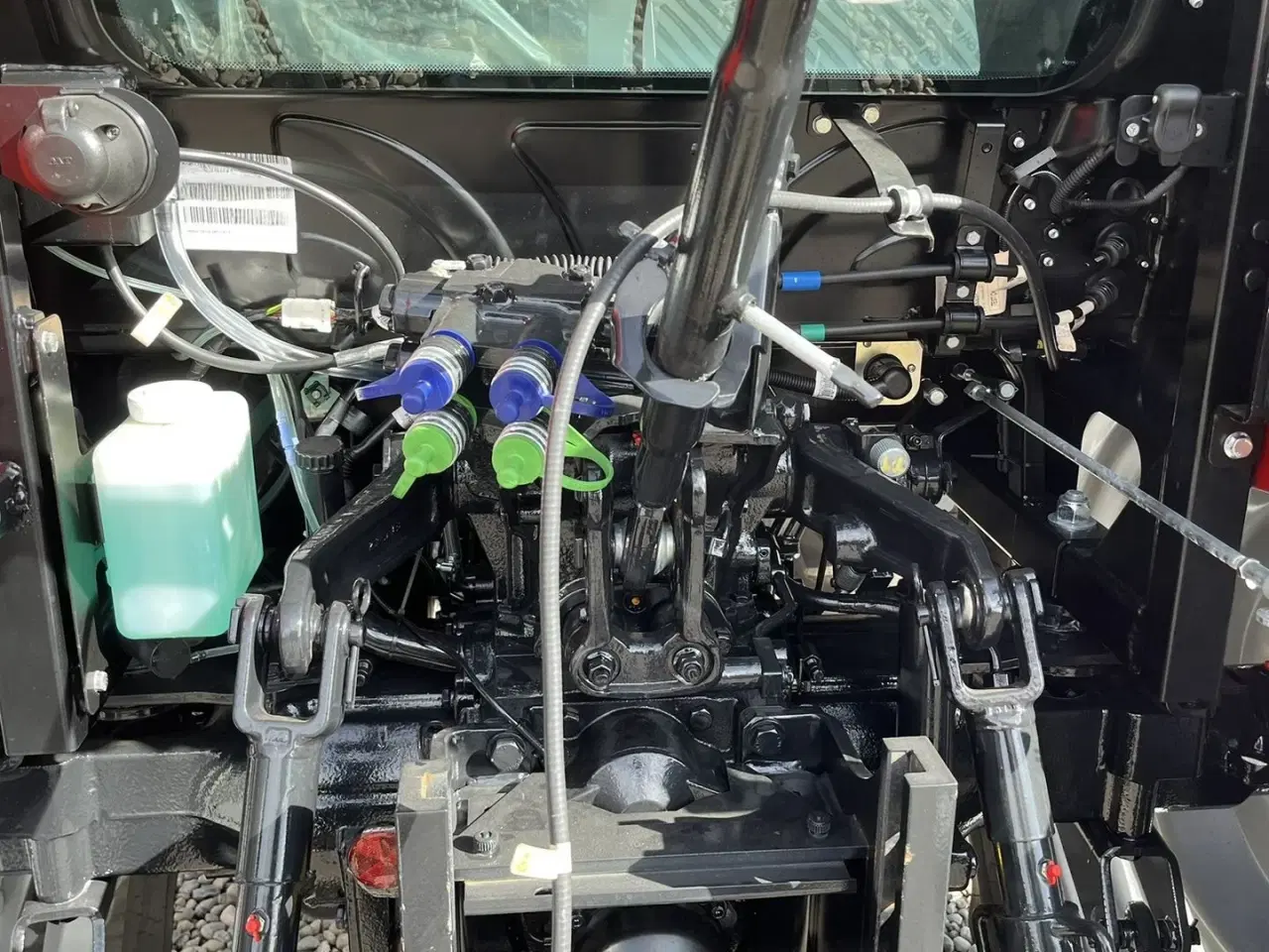 Billede 16 - Case IH Farmall 75 A Med Quicke frontlæsser med Euroskifte, 3die funktion og dæmper, samt og brede hjul.