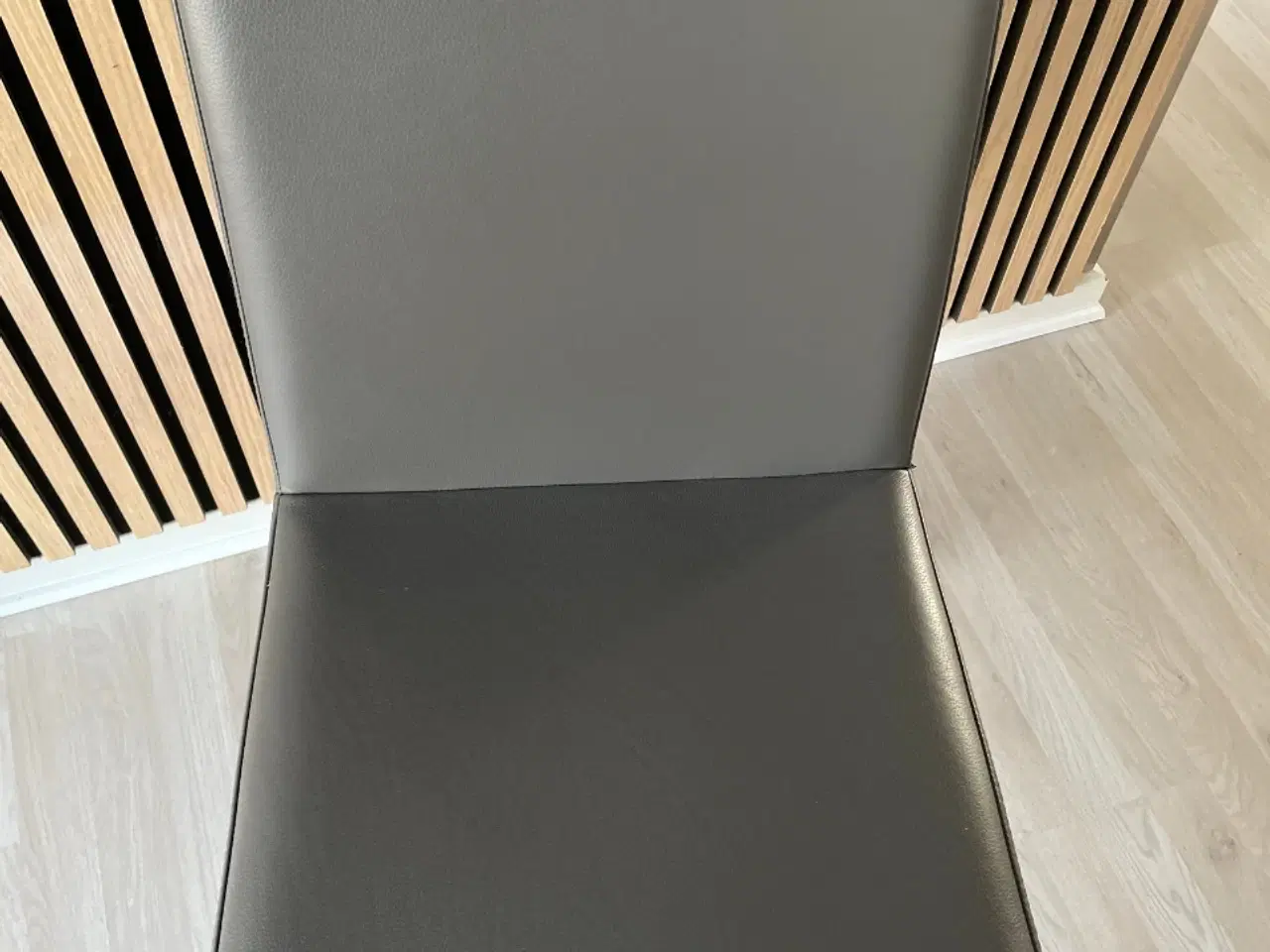 Billede 2 - 6 læder spisebord stole. 