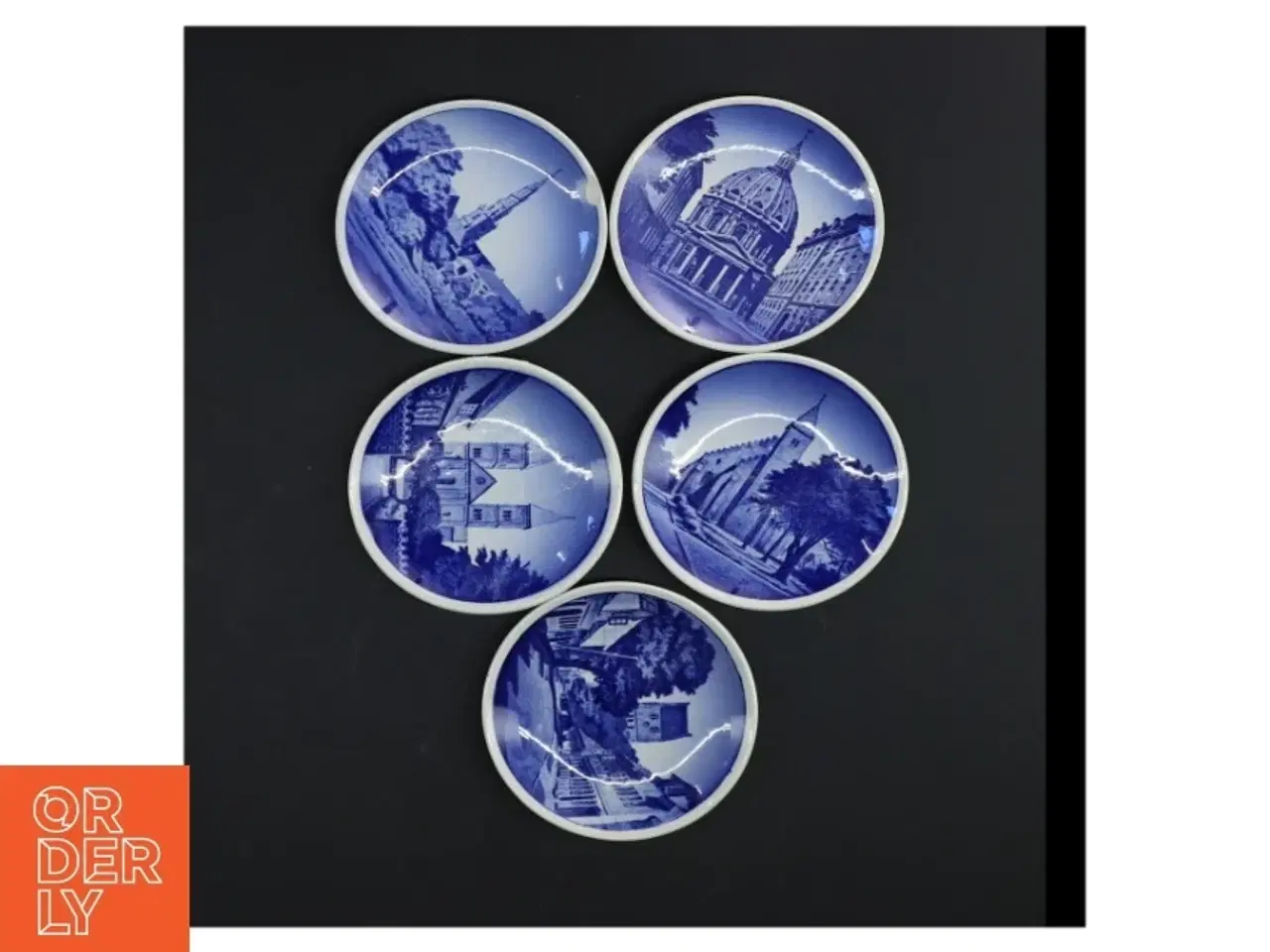 Billede 1 - Små dekorative tallerkener med blå motiver (str. Ø. 8,5 cm. 5 styk) fra Aluminia