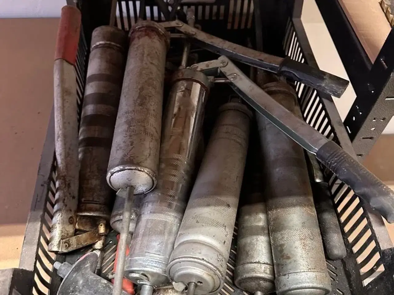 Billede 2 - Kasse med diverse fedtsprøjter