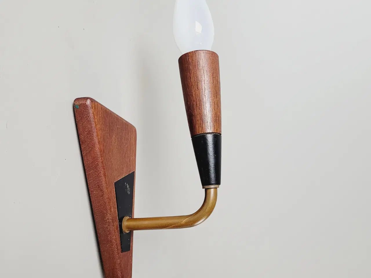 Billede 7 - ⭐️· Super flot retro væglampe i teak og kobber