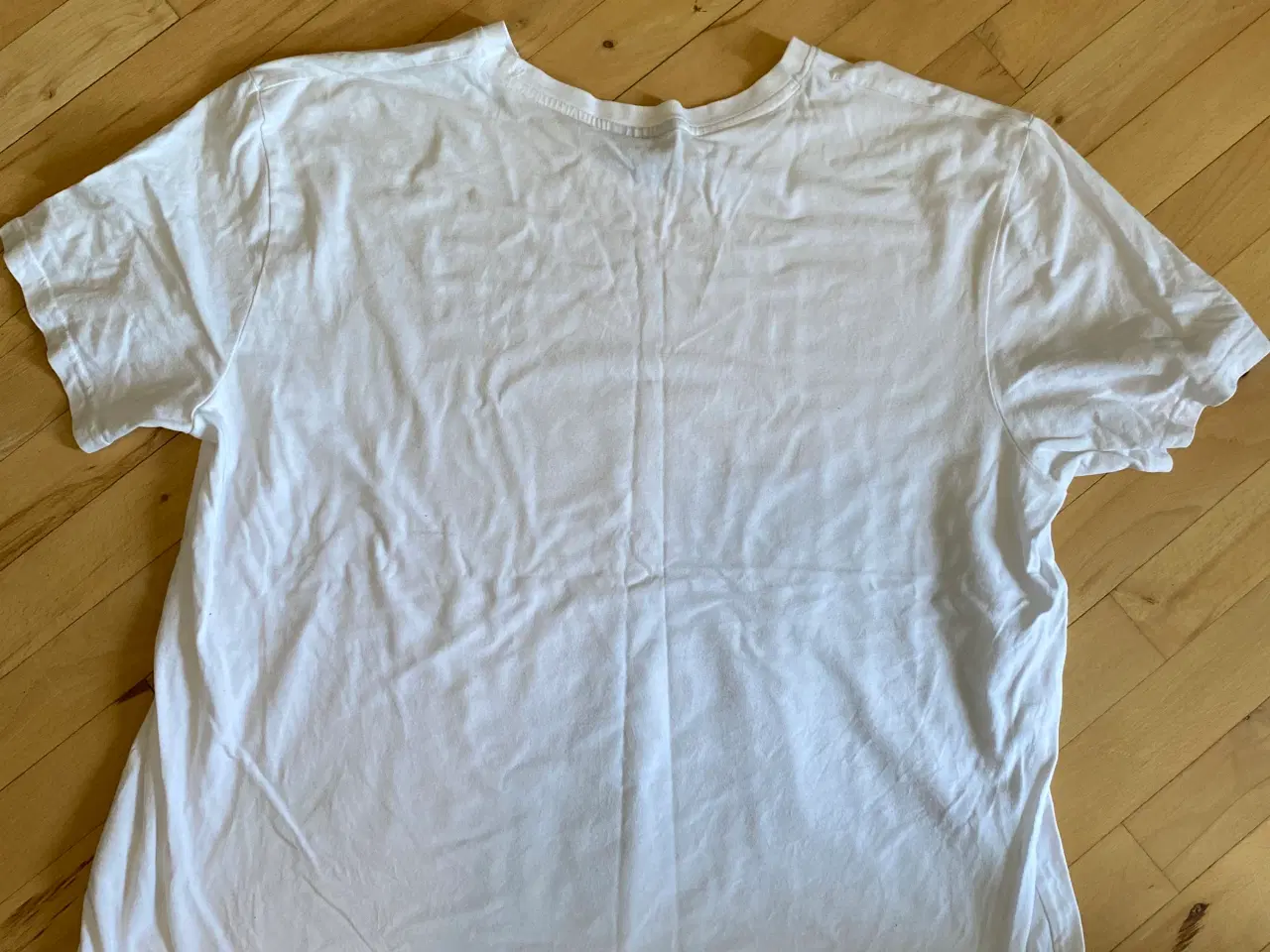 Billede 4 - T-shirt i hvid 