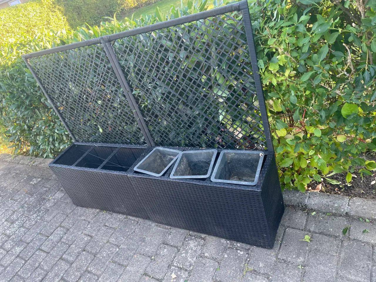 Billede 2 - Sælger de her to stk plantekasser 