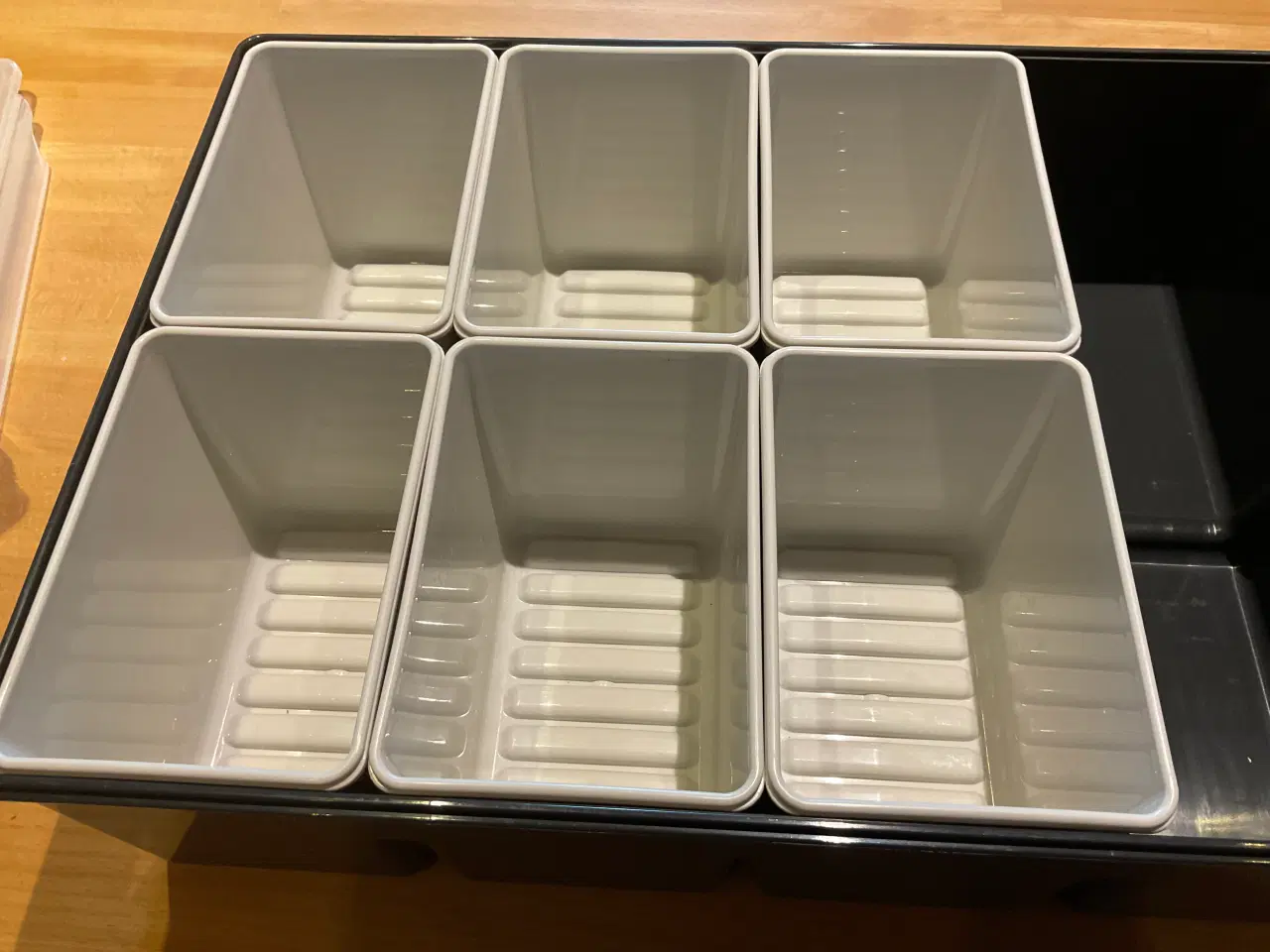 Billede 1 - 8 rums opbevaring med låg