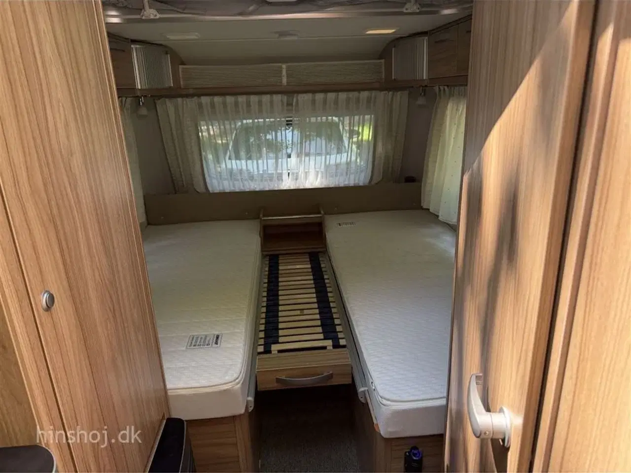 Billede 8 - 2023 - Eriba FEELING 470   Dejlig vogn med enkelsenge med lameludtræk fra Hinshøj Caravan A/S