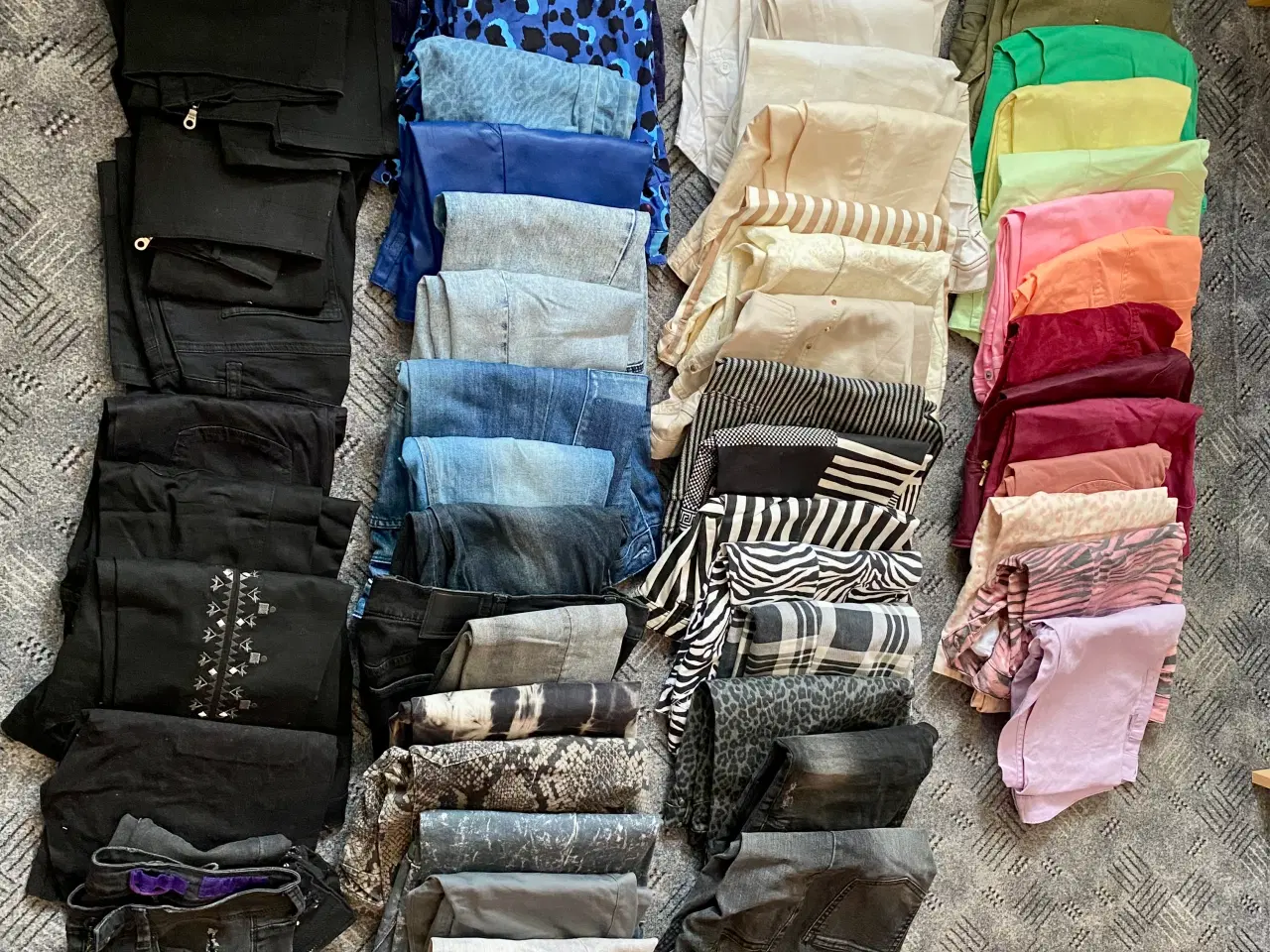 Billede 1 - Diverse bukser i mange farver 