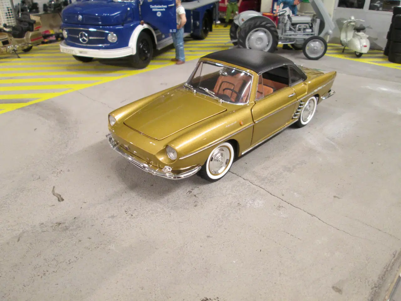 Billede 1 - Modelbil Renault Floride Norev 1:18