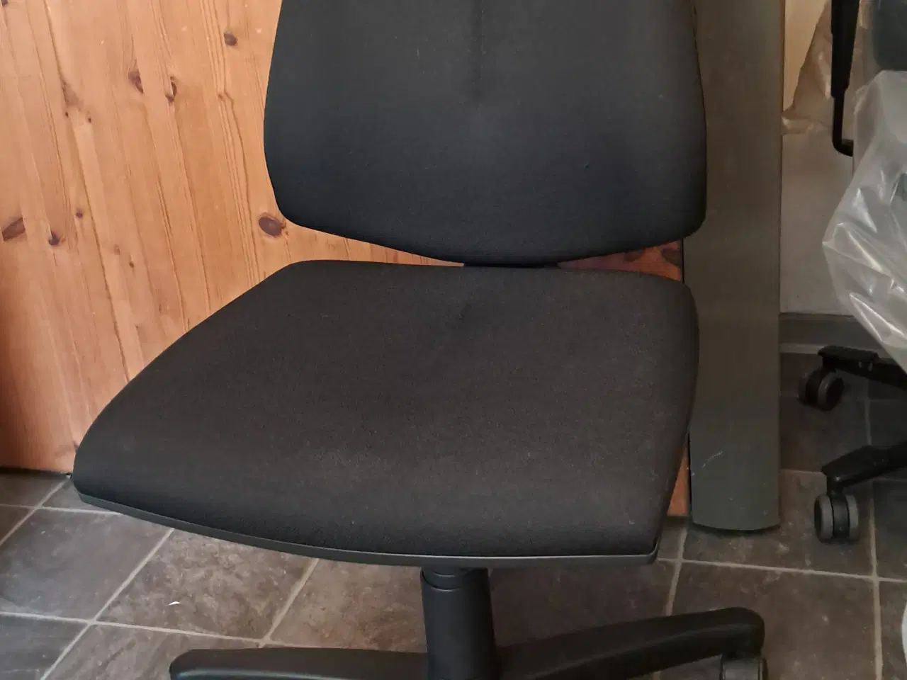 Billede 3 - Kinnarps arbetsstol 3 st. 1000 kr 750 kr 500 kr