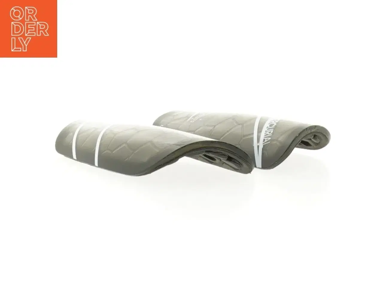 Billede 2 - Benskinner fra Nike (str. 16 x 7,5 x 2,5 cm)