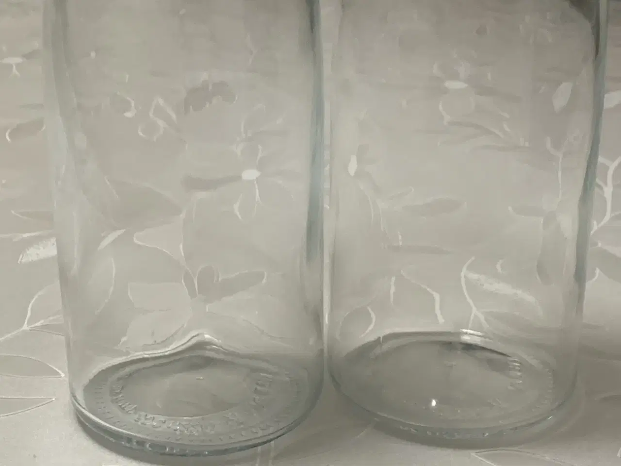 Billede 2 - IKEA glas karaffel med sort låg