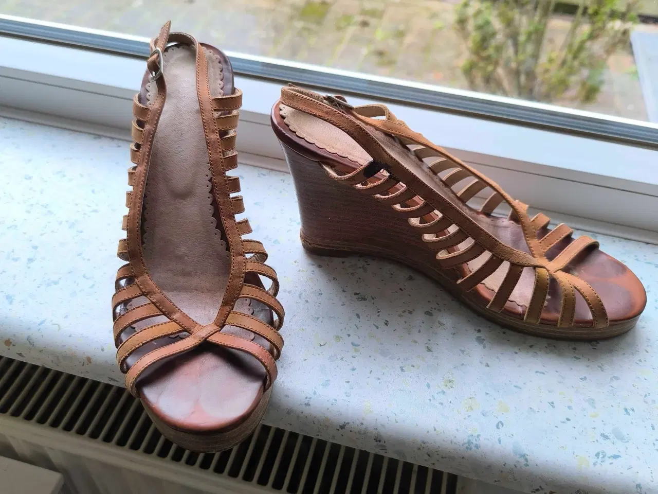 Billede 2 - Høj hæl sandaler 