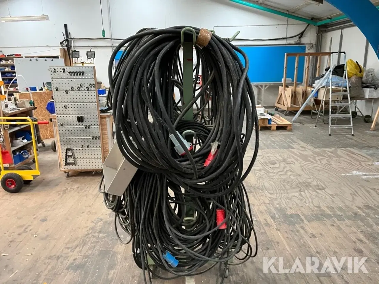 Billede 2 - Diverse kabler og kabelstativ