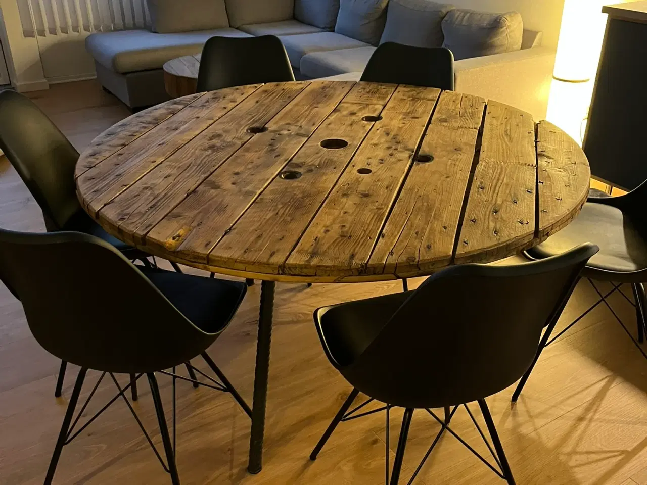 Billede 1 - Spisebord fra kabeltromlen med stole sælges