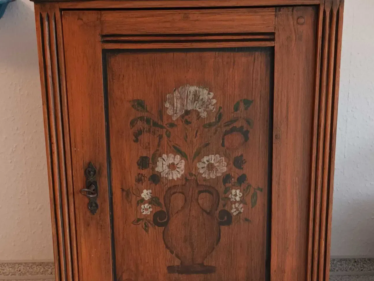 Billede 1 - Tobaksskab