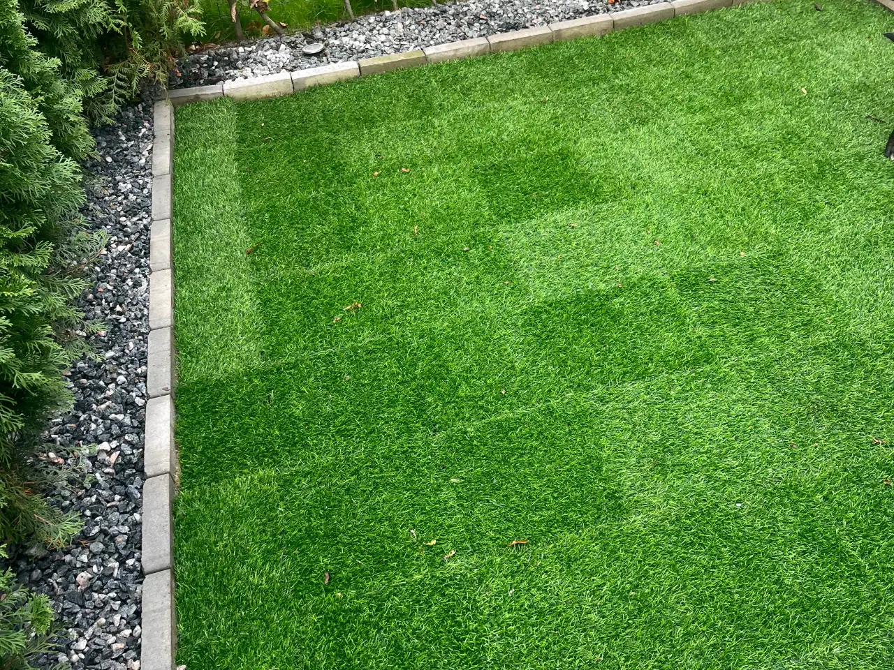 Billede 2 - 55 stk Kunstgræs Plænefliser Grøn 30x30 cm