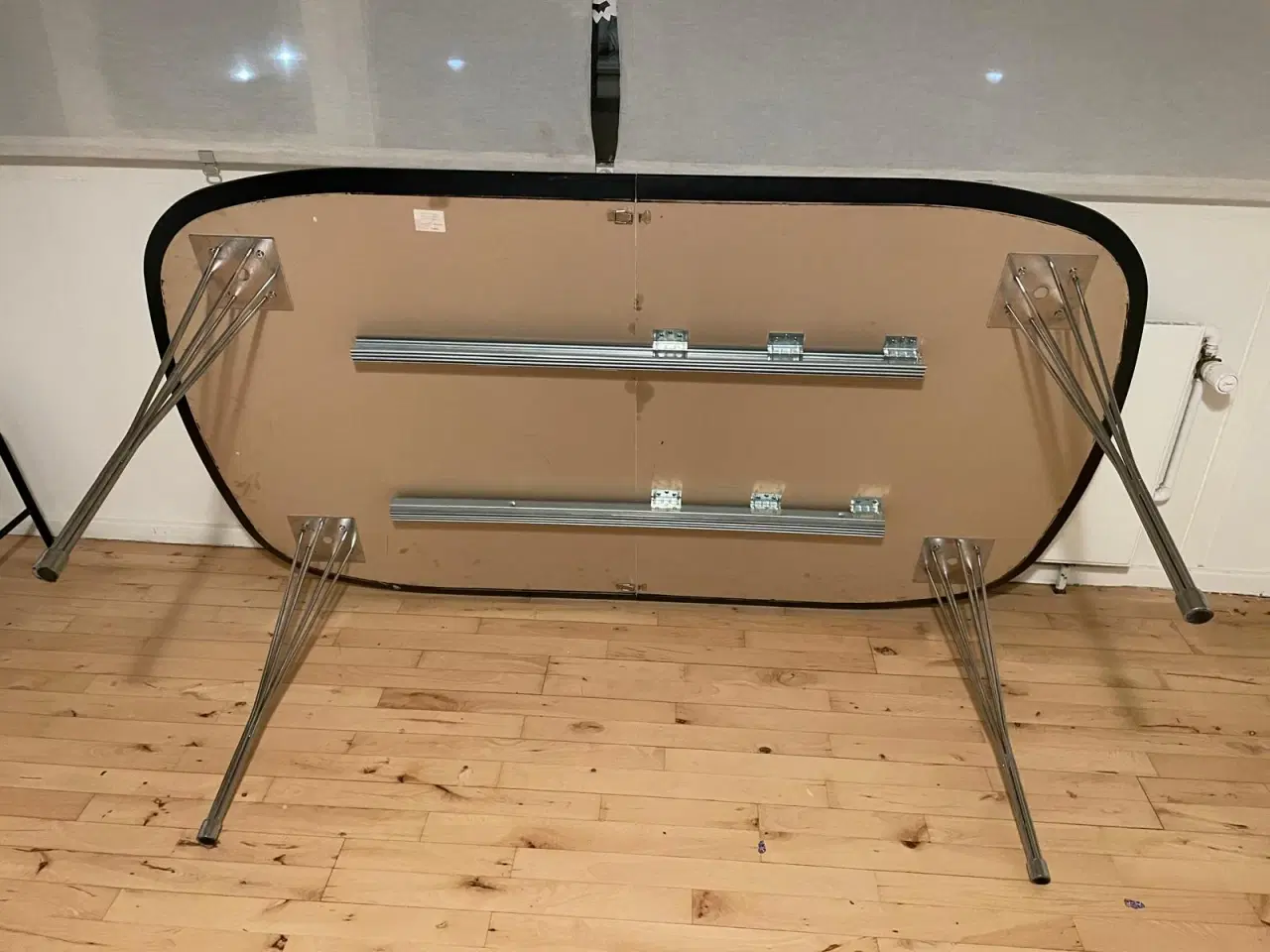 Billede 7 - Hvidt spisebord med sort kant fra Ilva