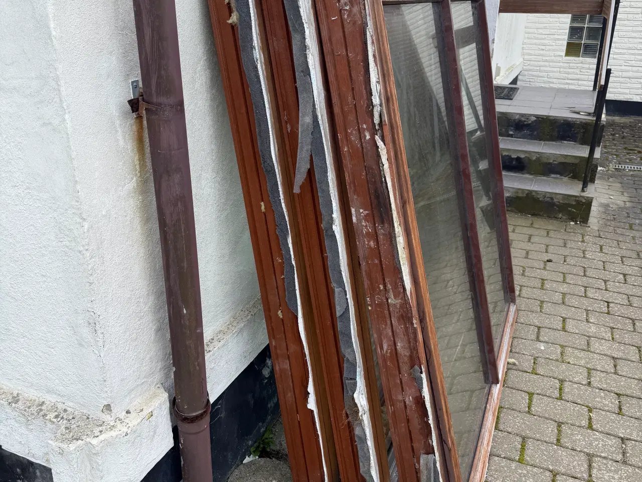 Billede 3 - Mahogni vinduer bortgives