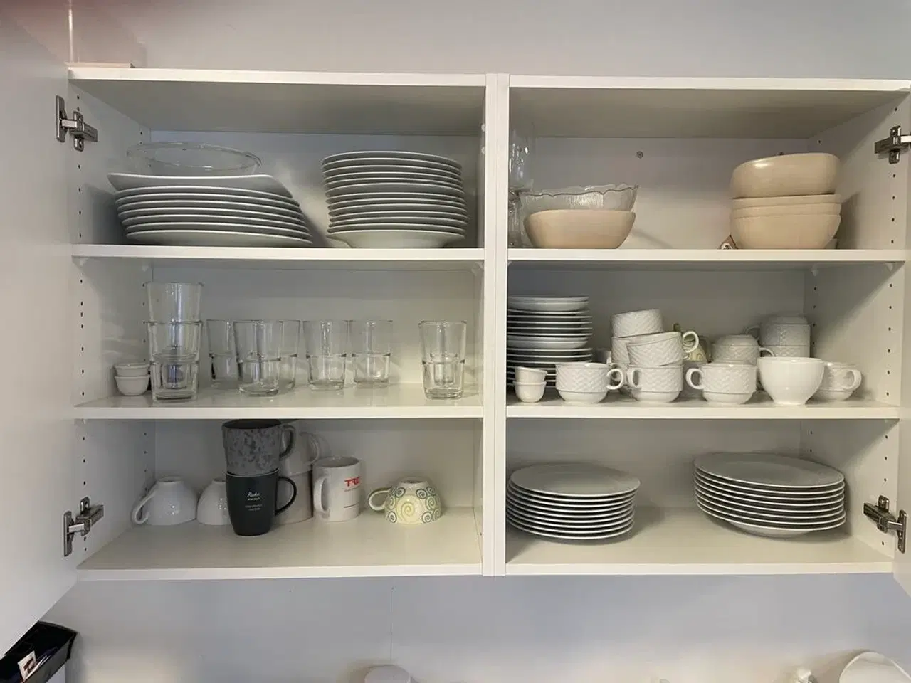 Billede 3 - Tøm skabene