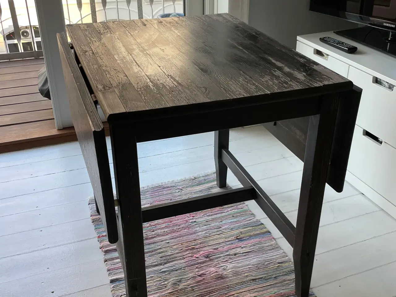 Billede 1 - Solidt træbord med klapper