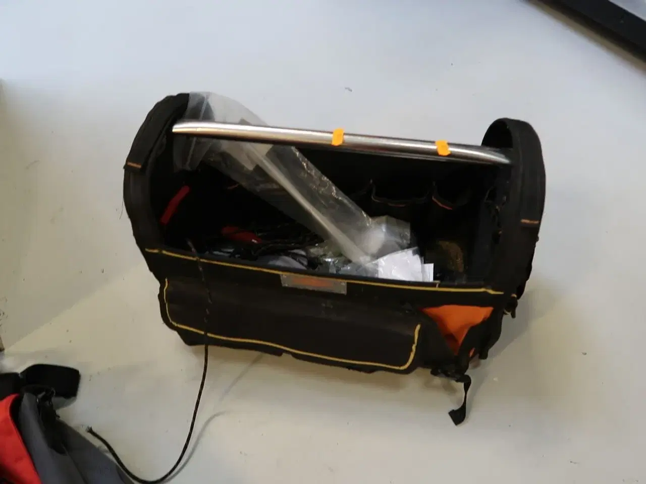 Billede 1 - Værktøjstaske med div. Værktøj