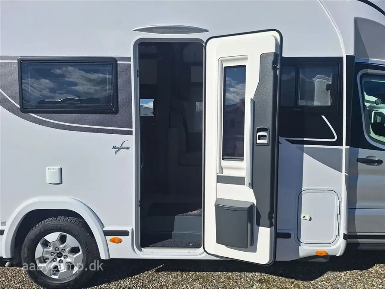 Billede 4 - 2025 - Benimar Tessoro 444   Rummelig top udstyret Camper