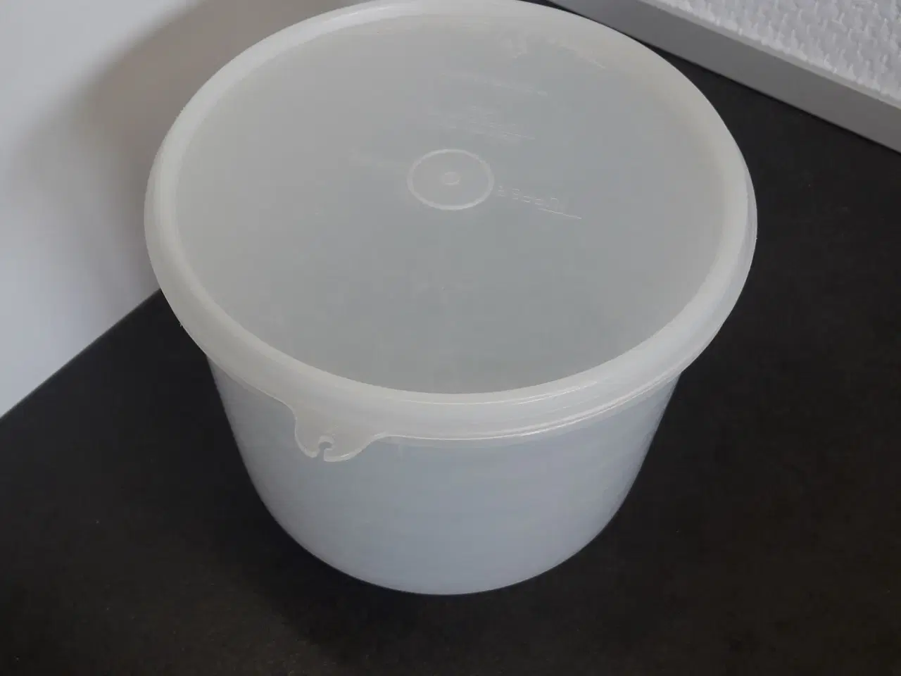 Billede 2 - Tupperware rund beholder