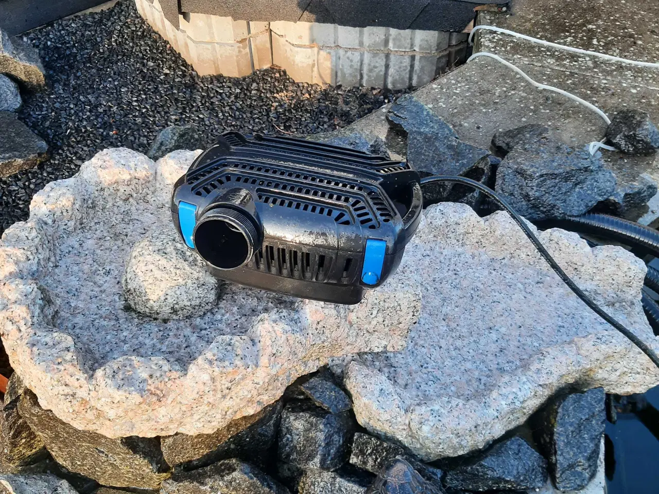 Billede 3 - Granit springvand med pumpe 