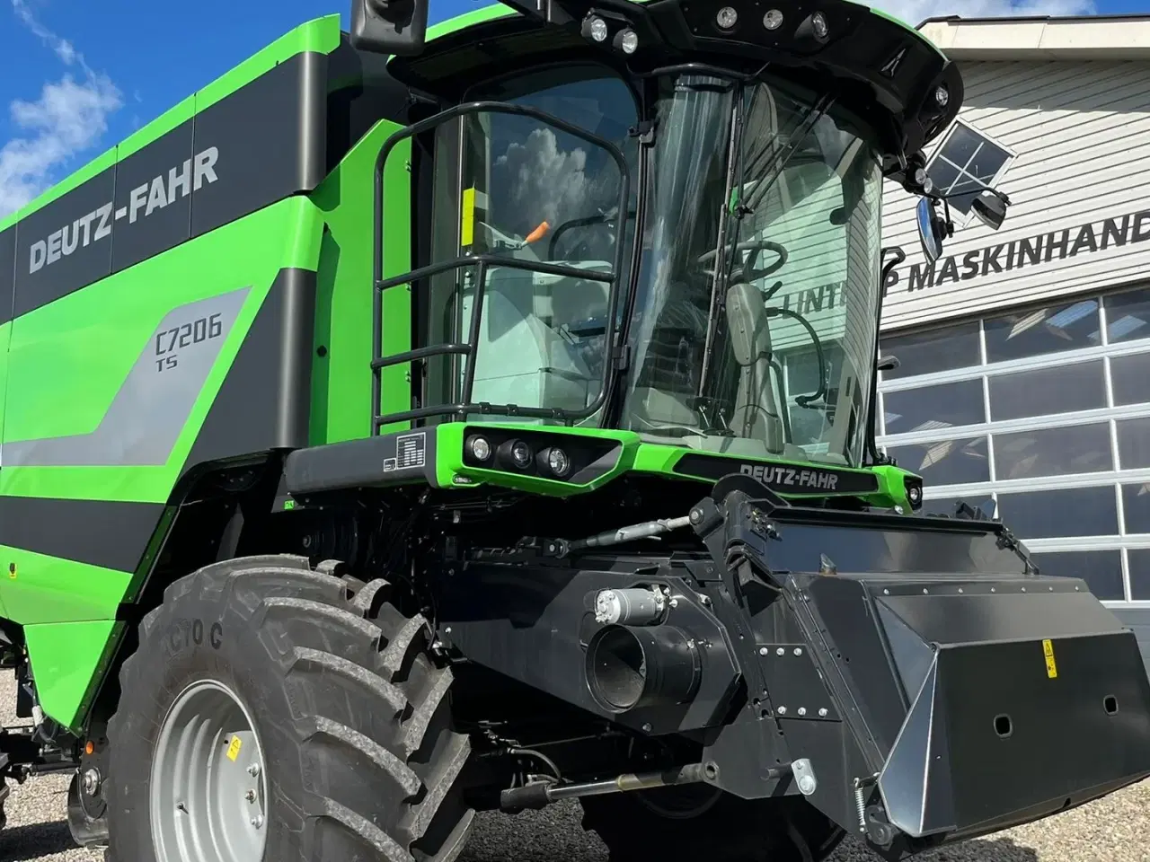 Billede 3 - Deutz-Fahr C7206 With 24feed - 7.2m header. New and unused Combine together with 7.2m header