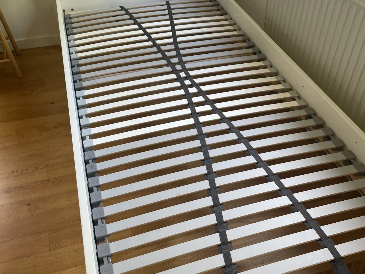 Billede 1 - Enkeltmandsseng + madras og lamelbund