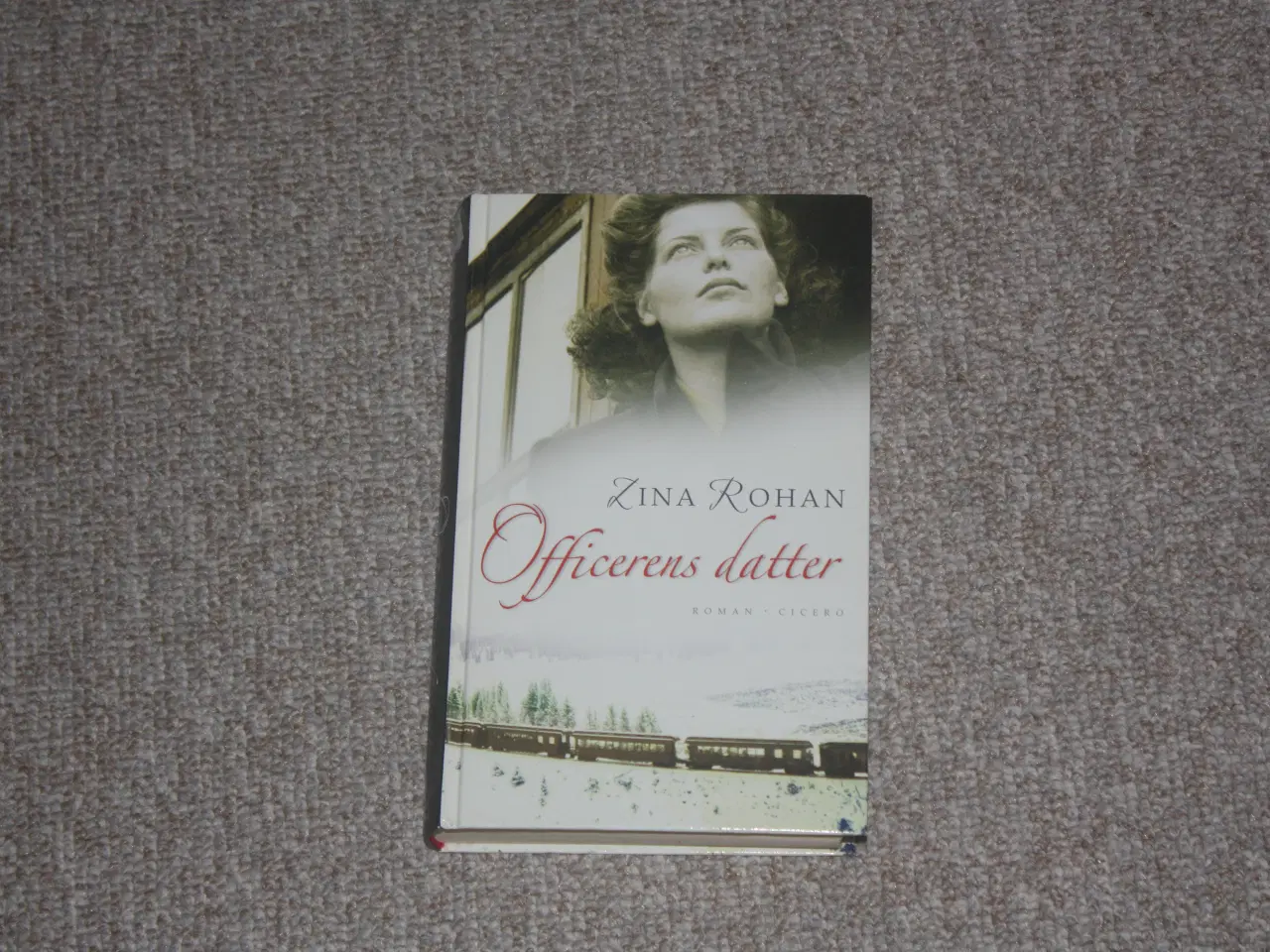 Billede 1 - Zina Rohan Officerens datter