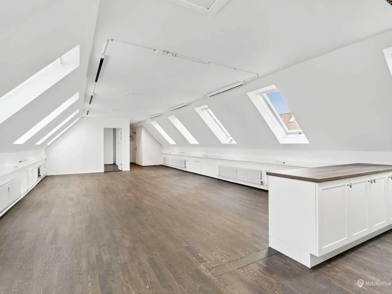 Billede 4 - Historisk pakhus med fritlagte bjælker og hyggelig brostensbelagt gård - kombineret med moderne Street Art Museum