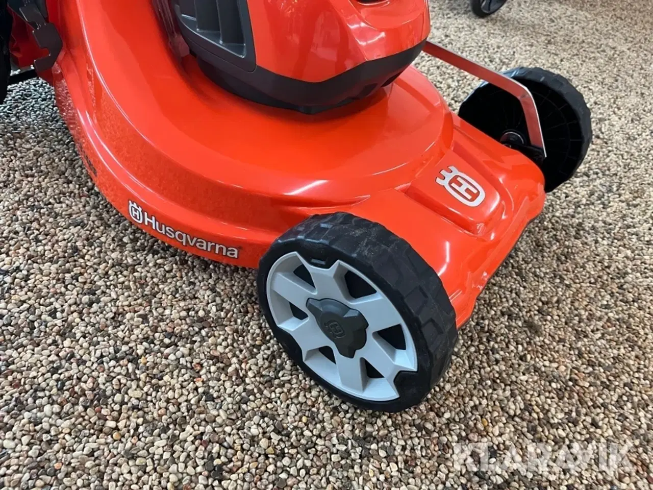 Billede 3 - Græsslåmaskine Husqvarna LC 142iS
