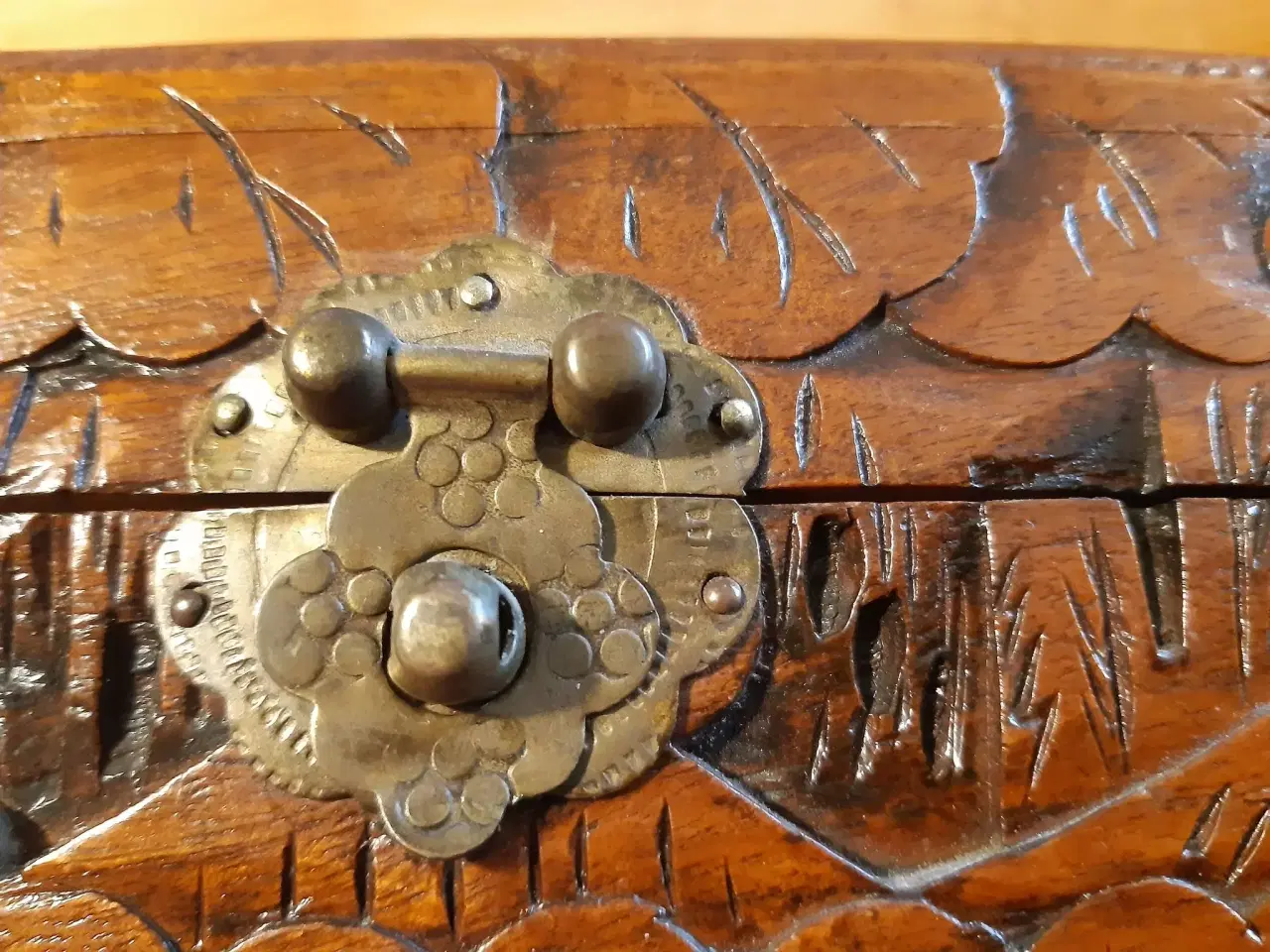 Billede 7 - Træske med udskæringer 