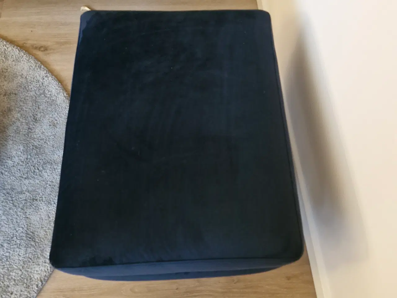 Billede 5 - Super fed sofa og puffe