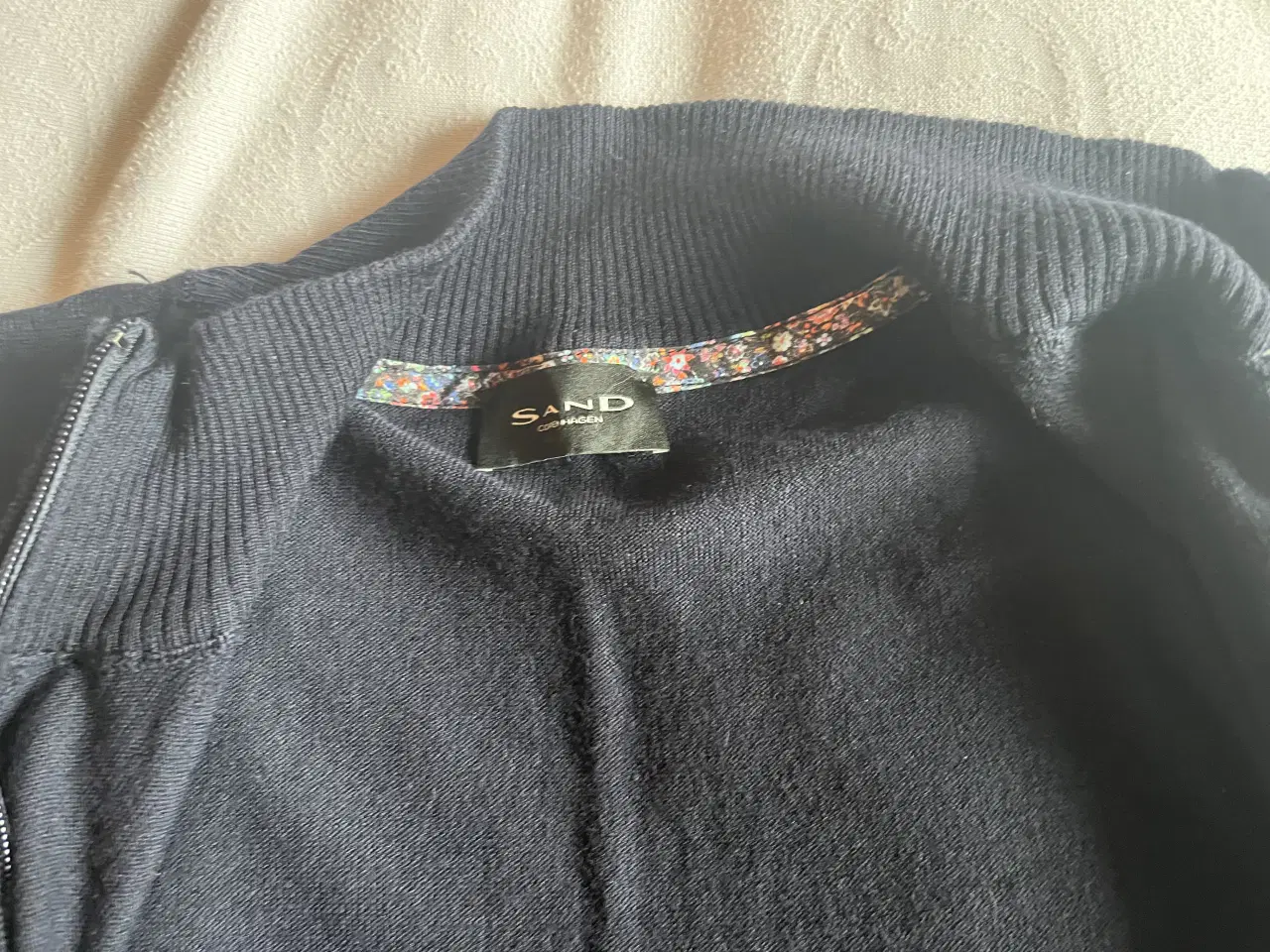 Billede 1 - Lækker strik trøje fra Sand