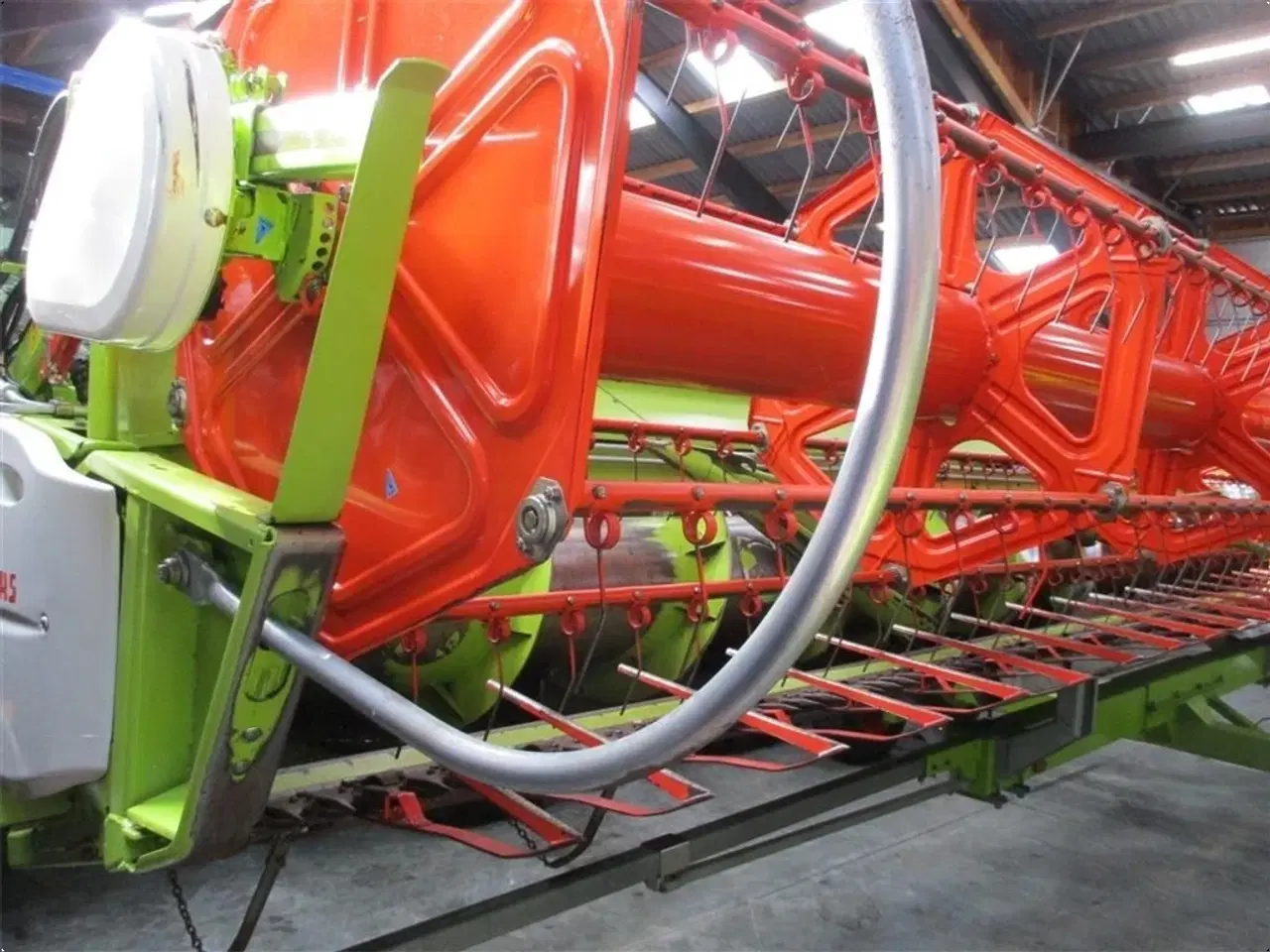 Billede 8 - CLAAS LEXION 750 Gårdmaskine med V900 skærebord.