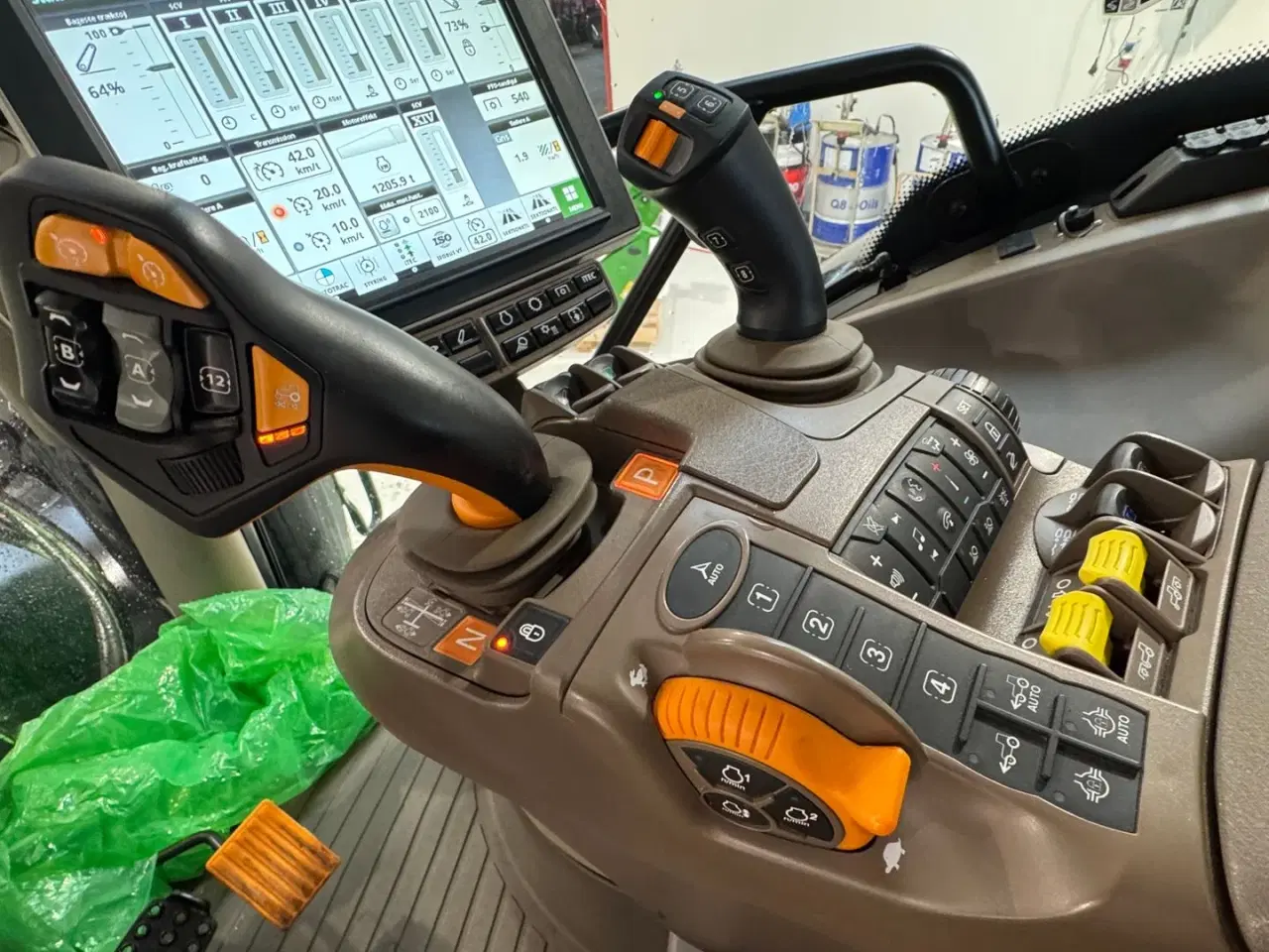 Billede 15 - John Deere 6R 215 MED FRONT PTO OG NY ÅLØ FRONTLÆSSER!