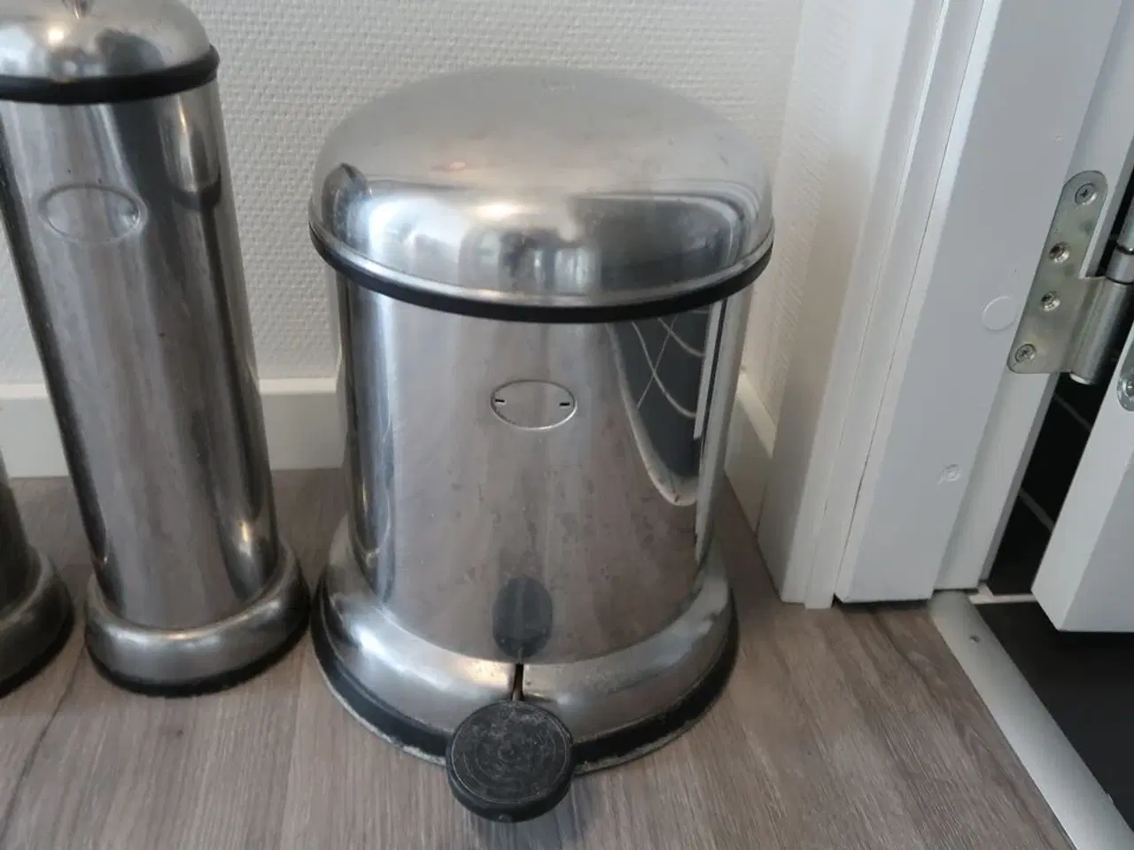 Billede 3 - Vipp pedalspand & 2 toiletbørster