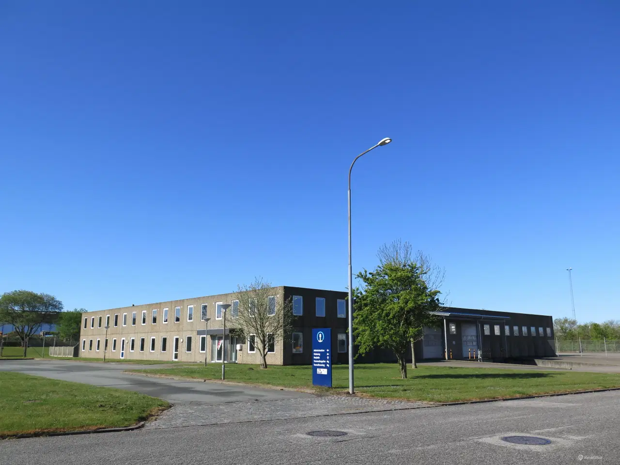 Billede 1 - Industrilejemål i Esbjerg med stor oplagsplads. 