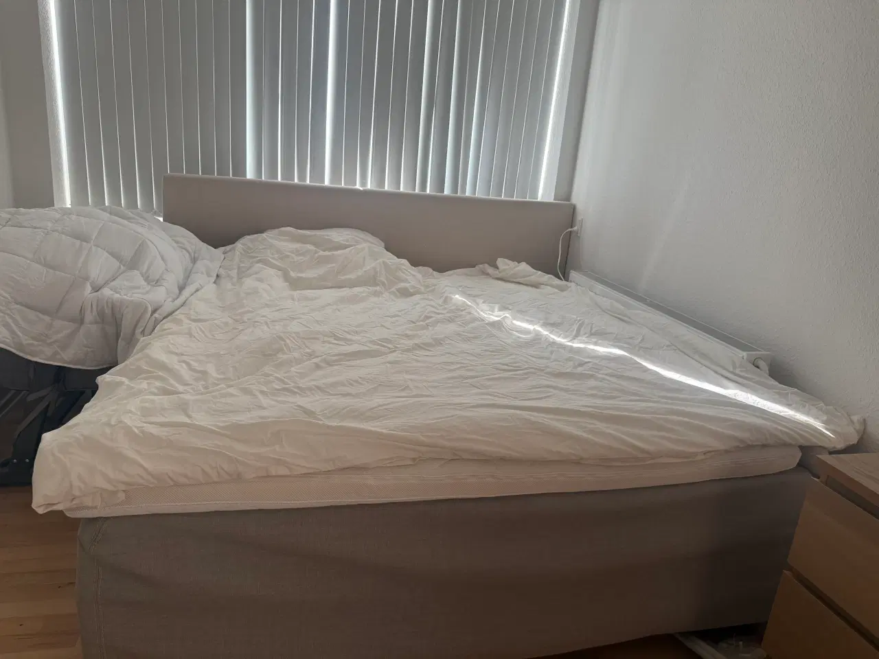 Billede 1 - Dobbeltseng beige
