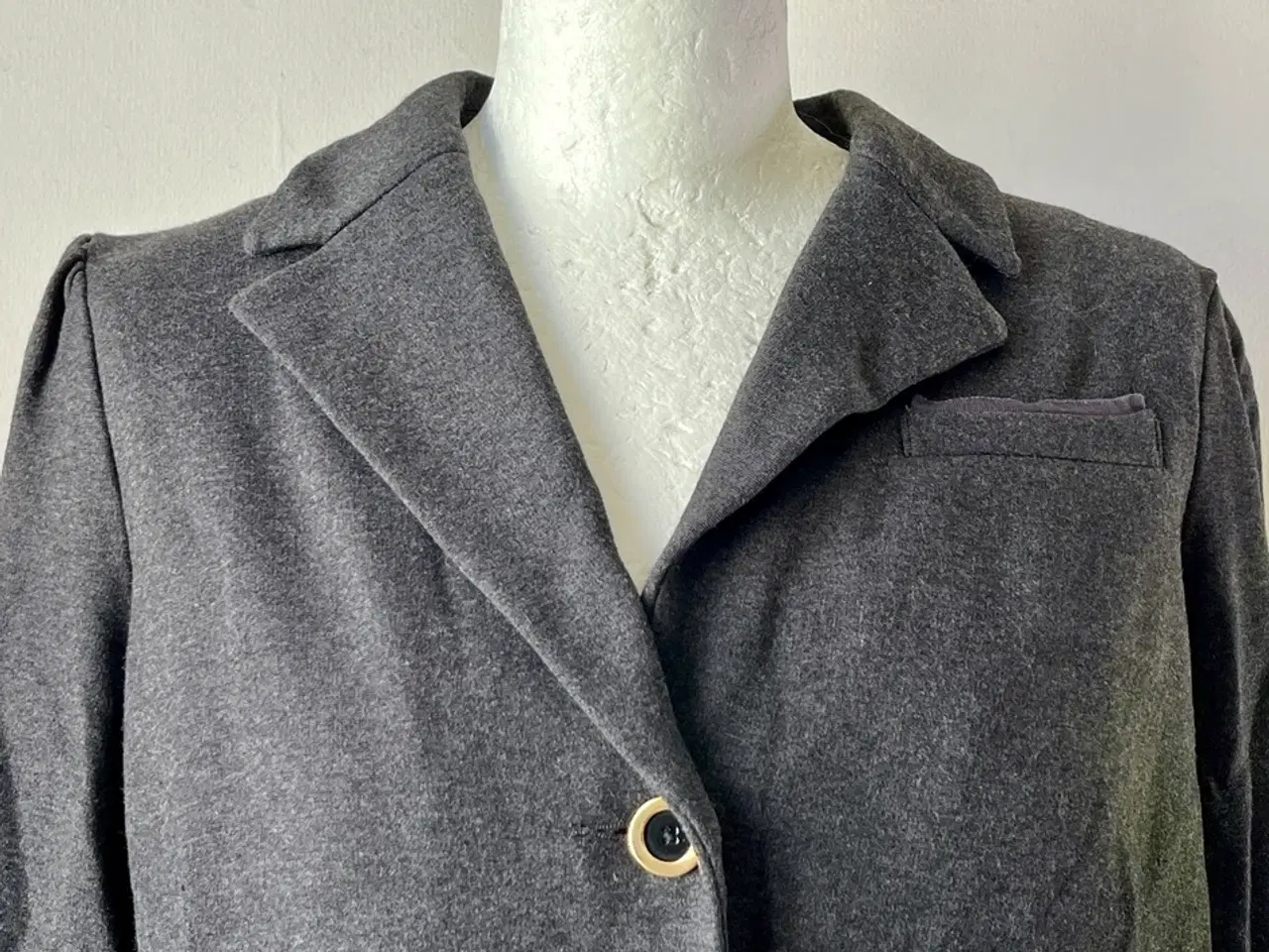 Billede 2 - Marc by Marc Jacobs, grå kort jakke, str L