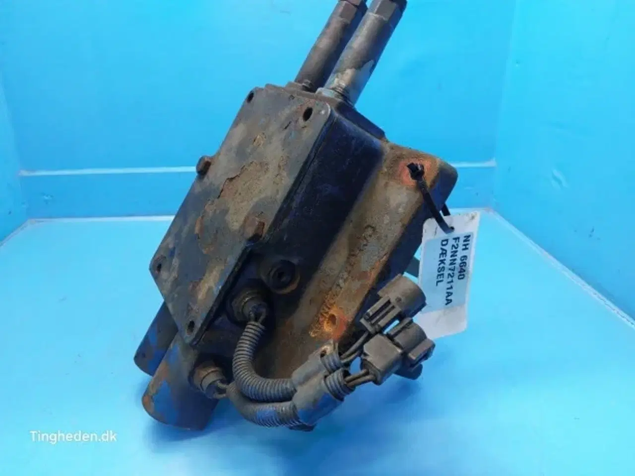 Billede 16 - New Holland 6640 Dæksel F2NN7211AA