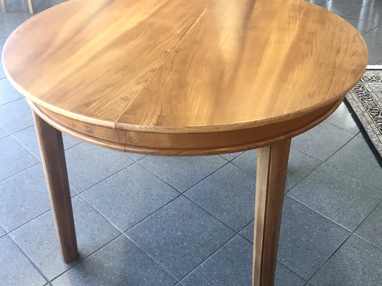 Billede 2 - Rundt Spisebord i vintage stil